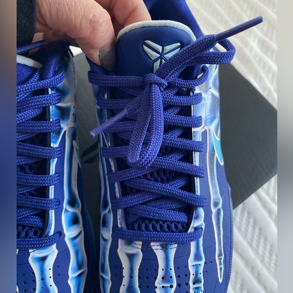 Nike Kobe V Halloween - Picture 7 of 9